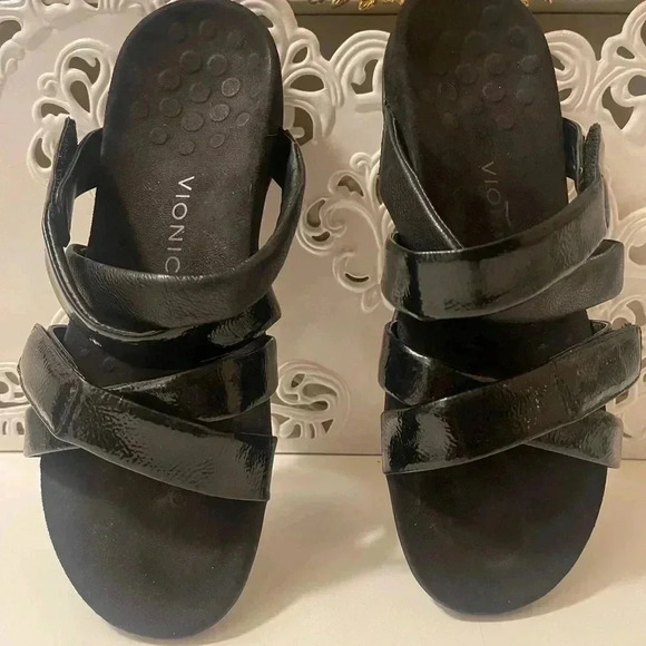 Vionic soft Sandel patent leather in great conditions - Picture 6 of 16